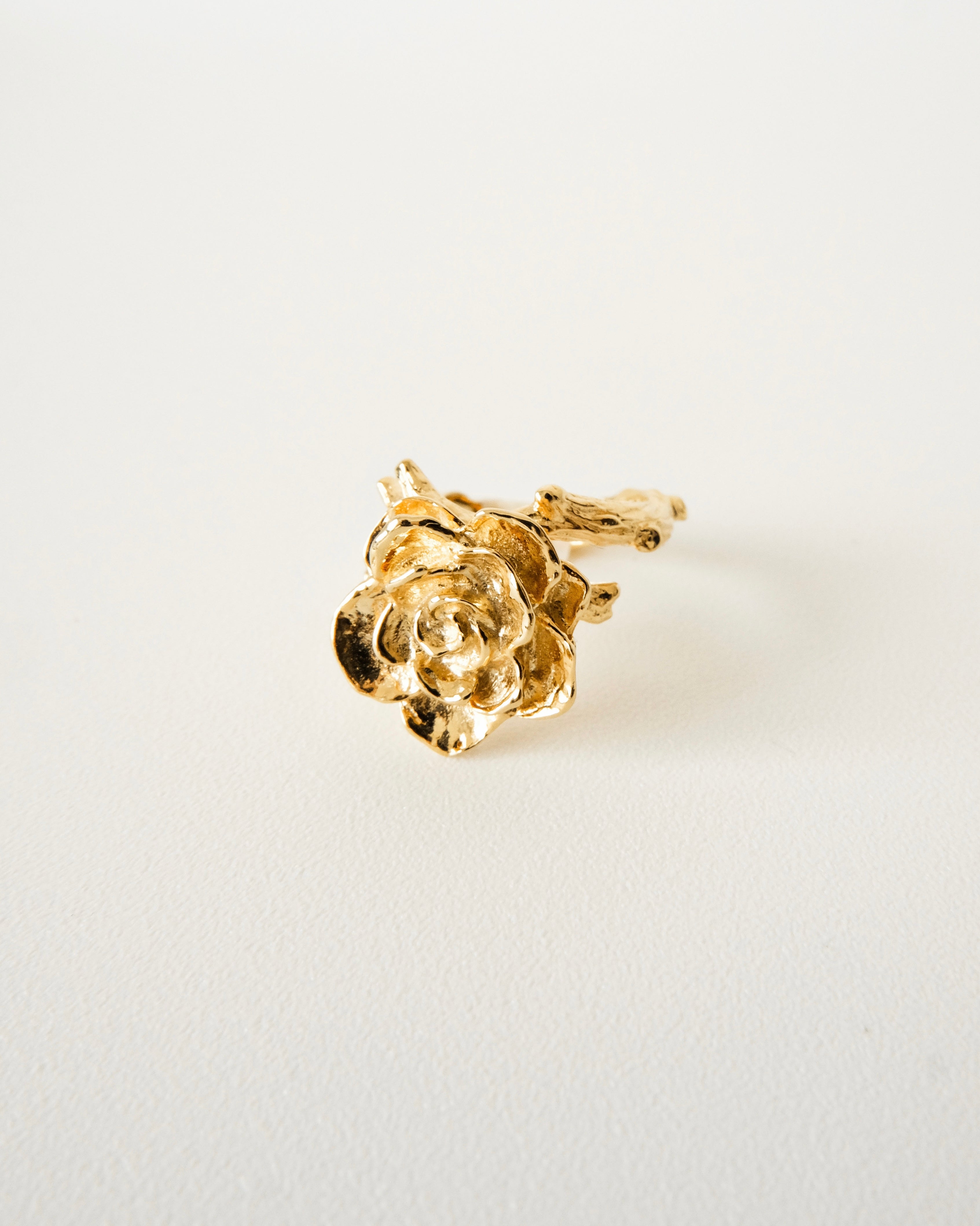 Anillo entre flor - Cecelia