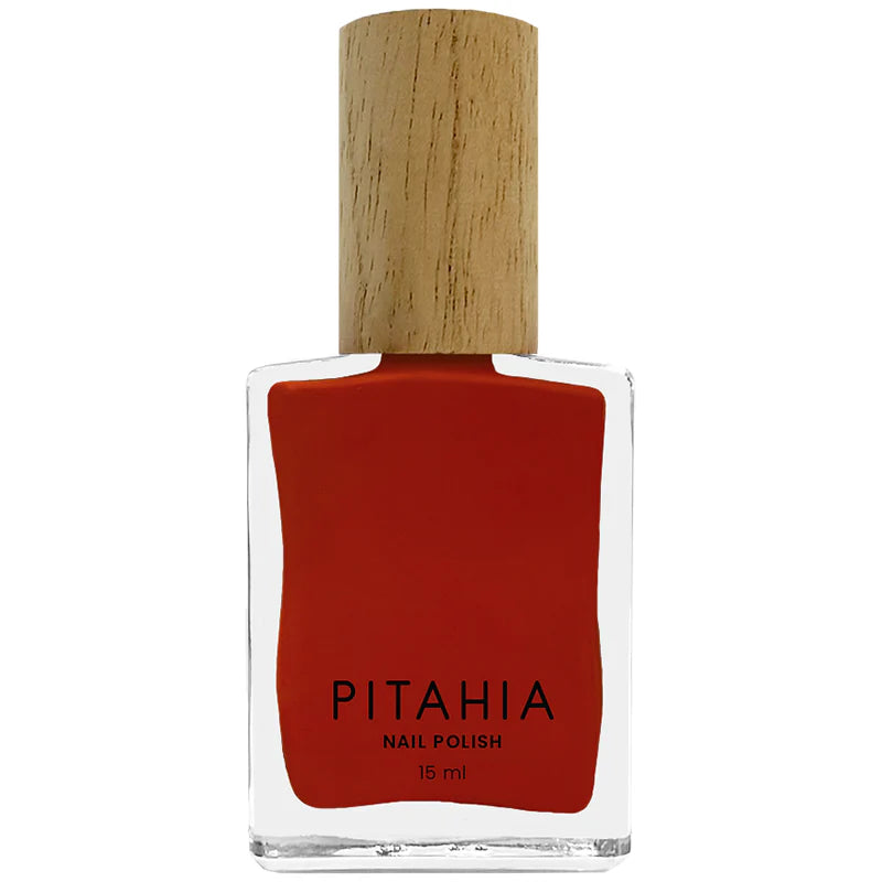 Red nail polishes - Pitahia