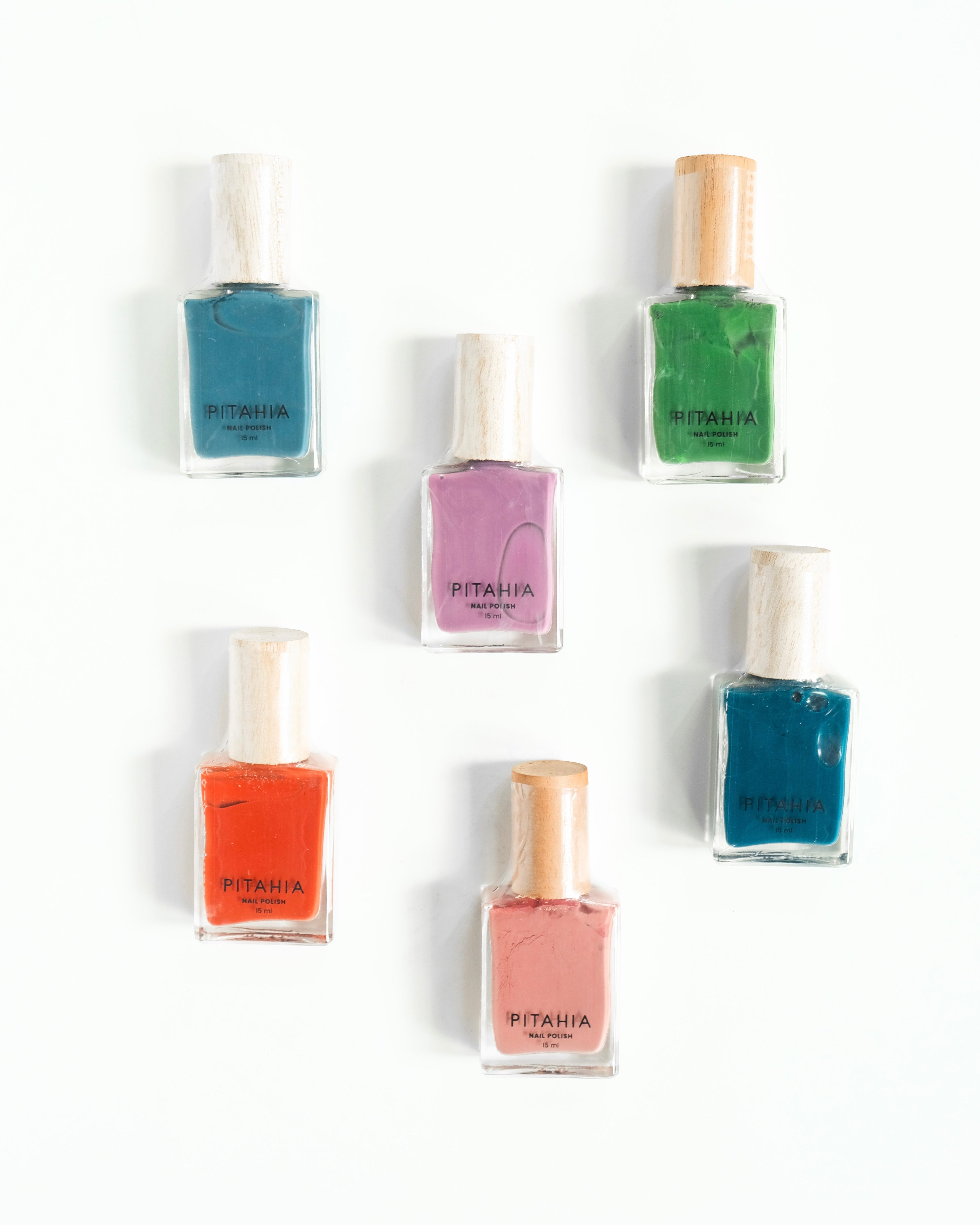 Esmaltes de uñas tonos obscuros - Pitahia