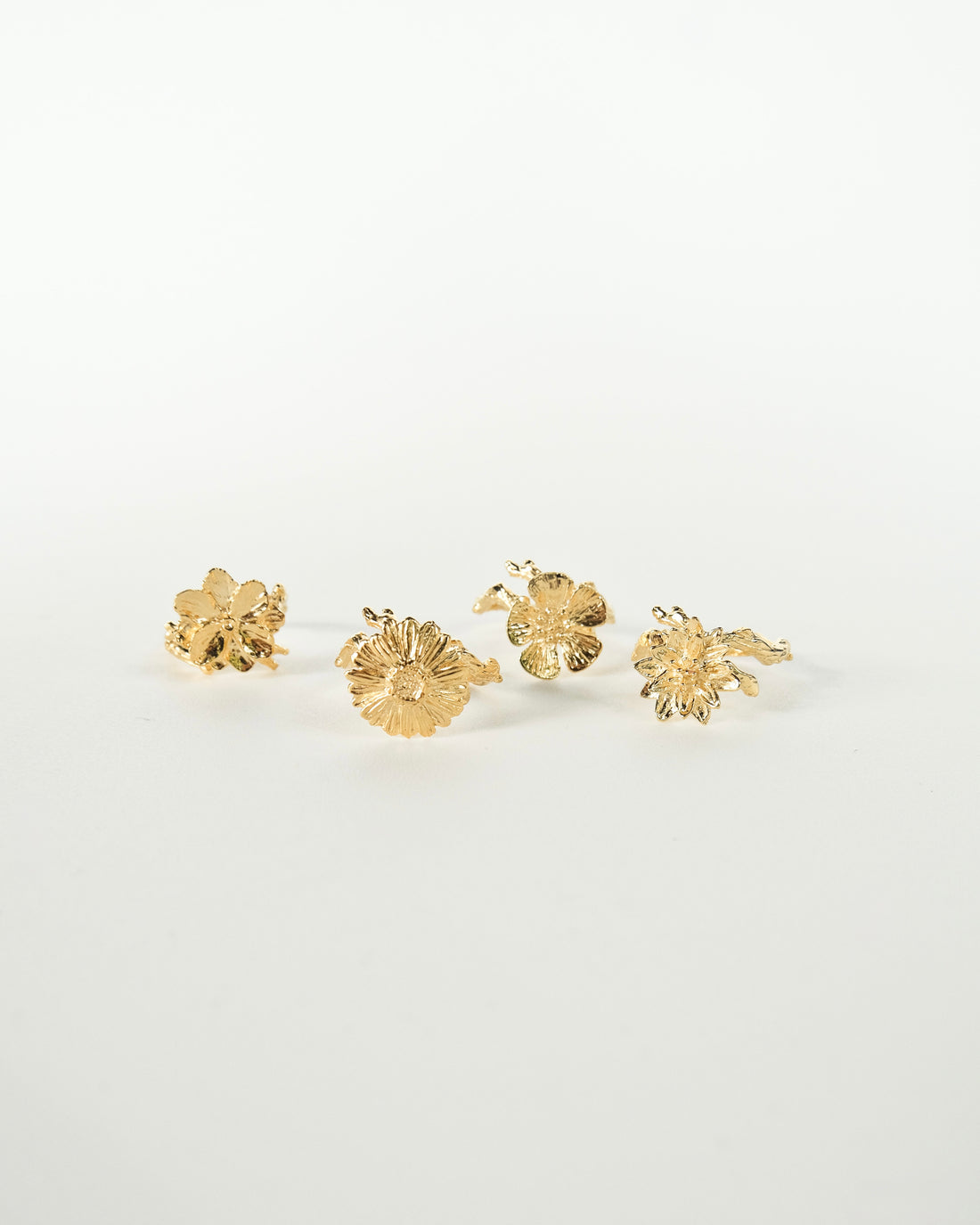 Ring among flowers - Cecelia