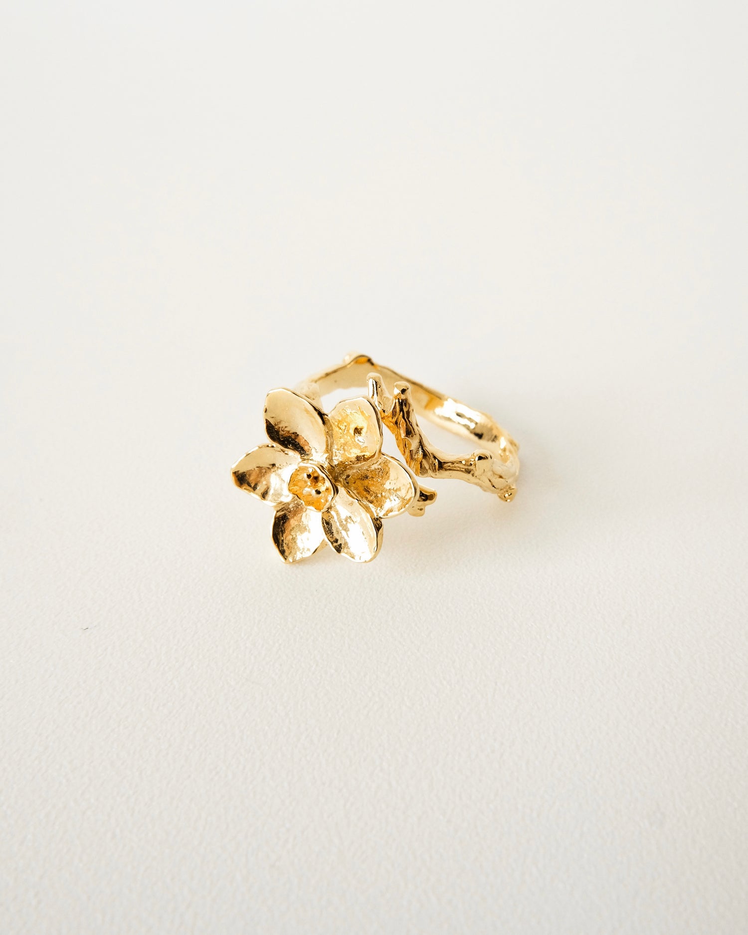 Anillo entre flor - Cecelia