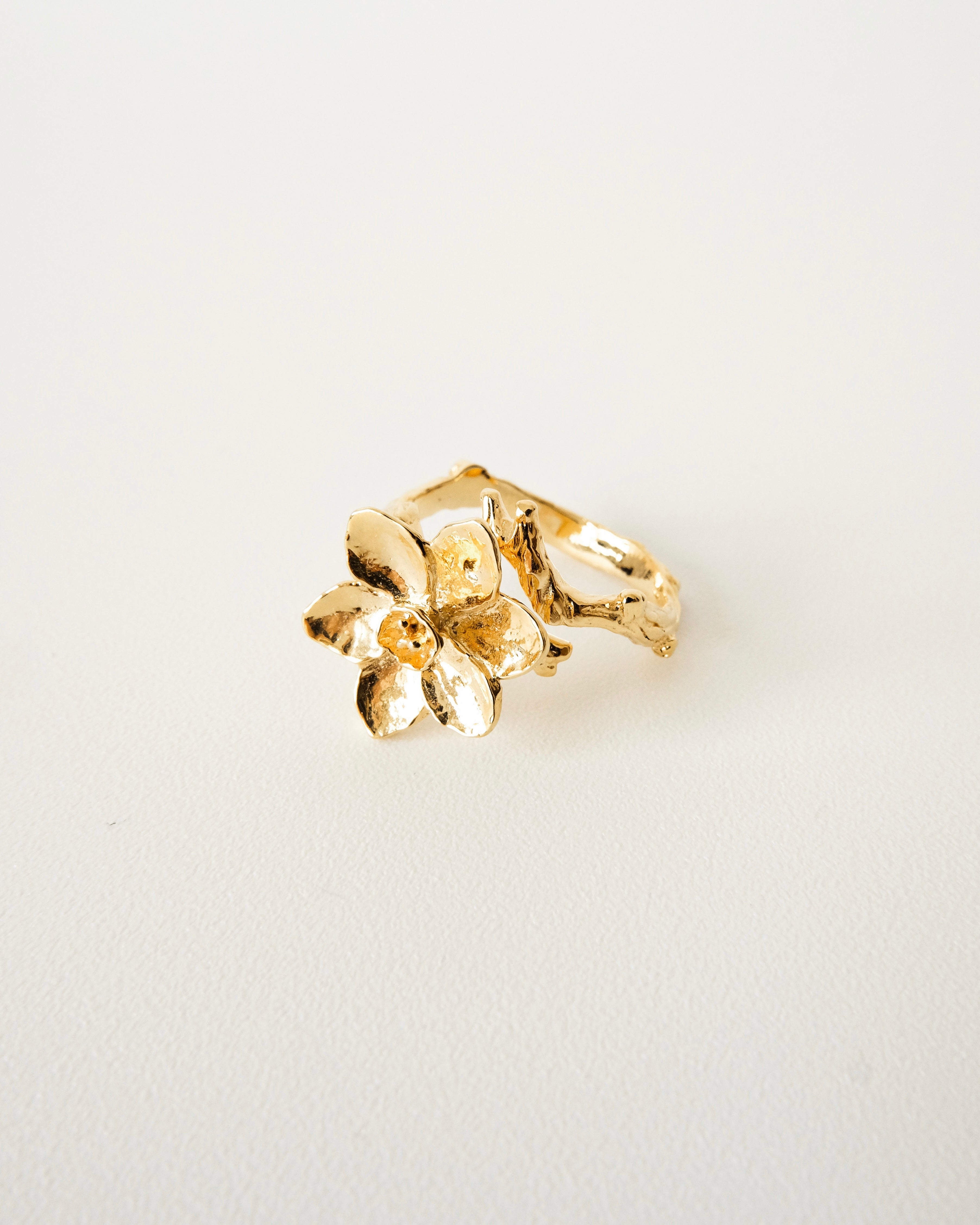 Anillo entre flor - Cecelia