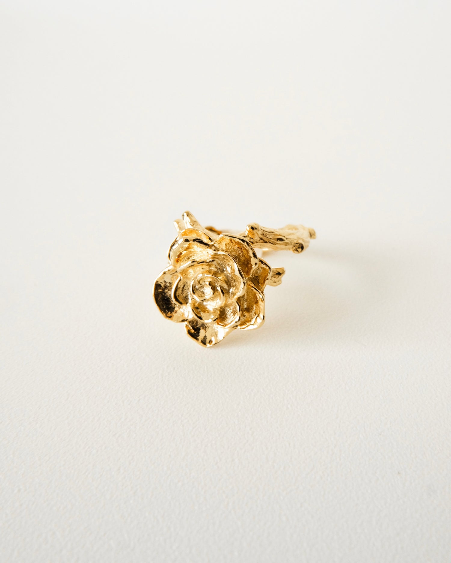 Anillo entre flor - Cecelia