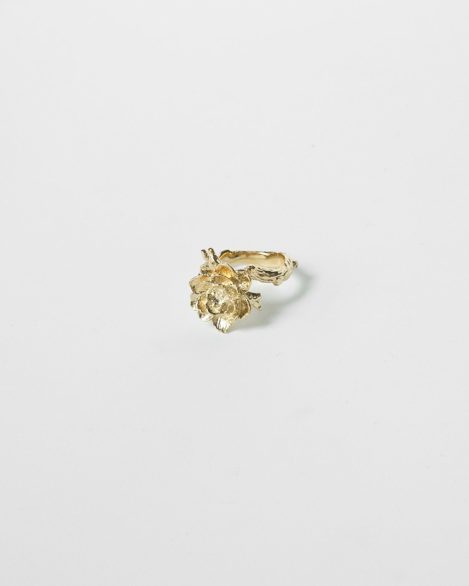 Ring among flowers - Cecelia