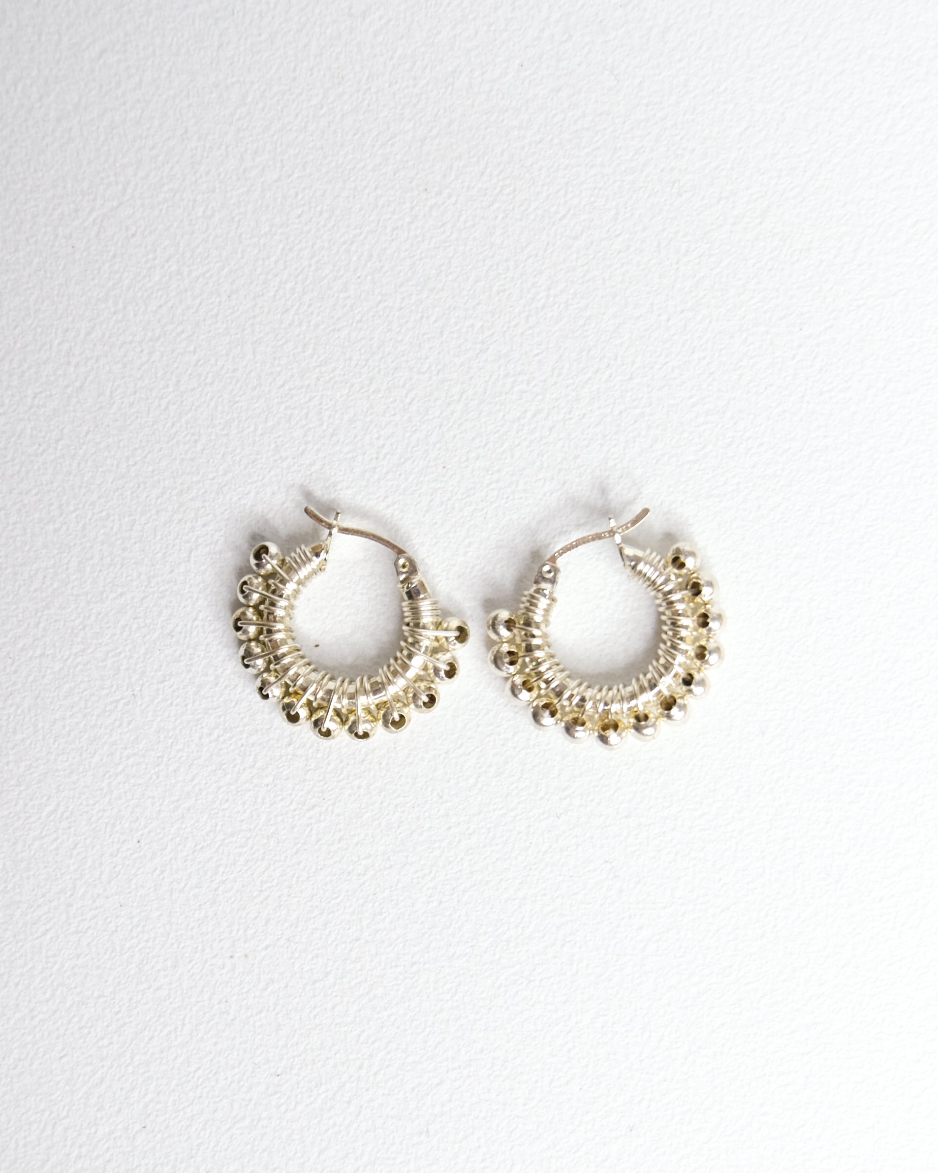 Arracada mini de piedras - Cecelia