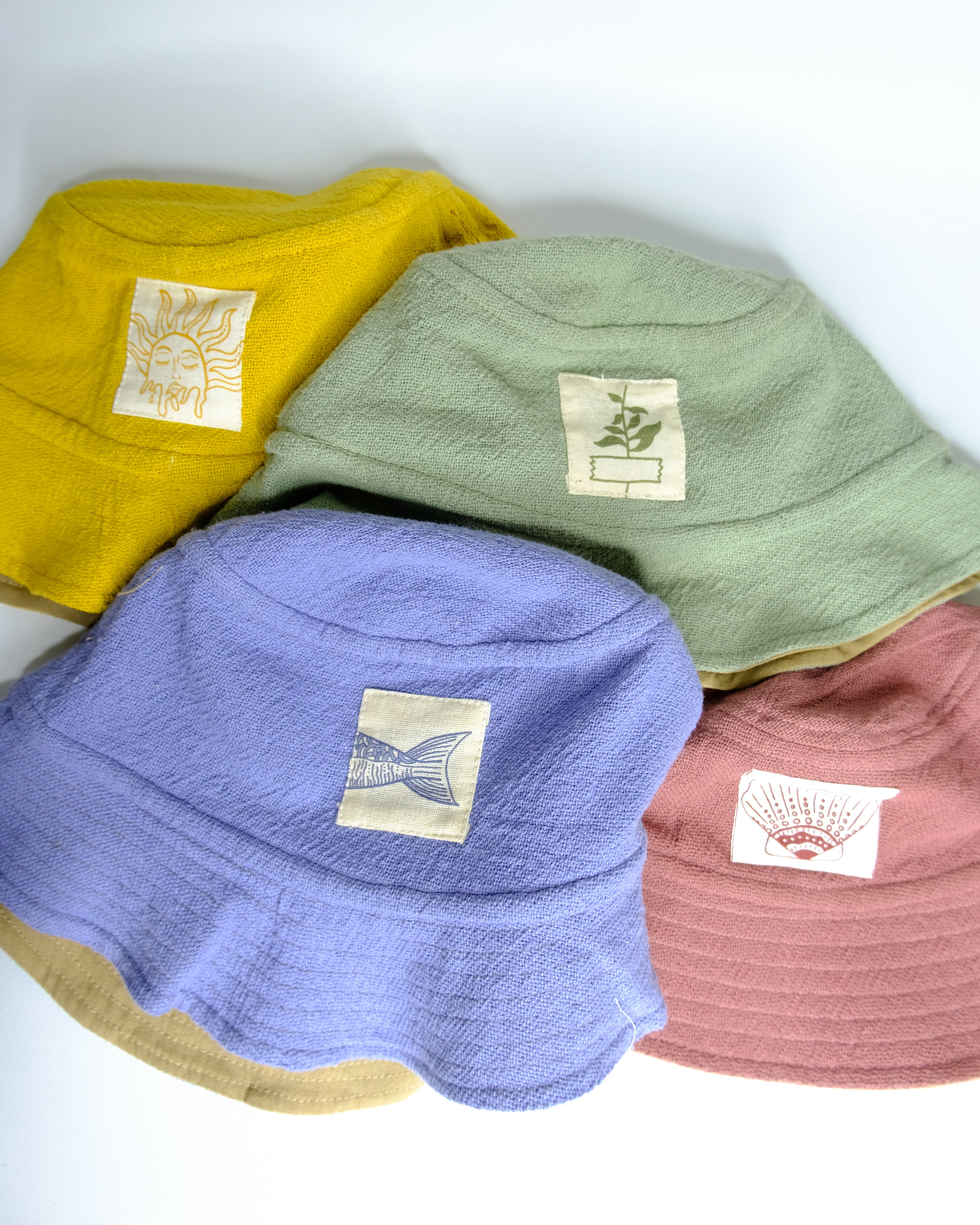 Bucket hats de colores - Nudo Bohemio
