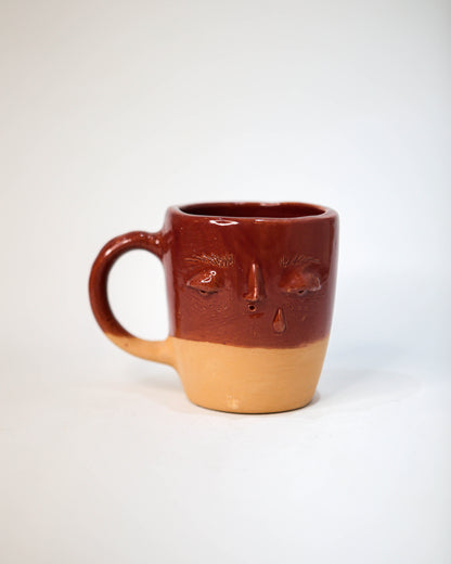 Taza de Carita Almendra - Tres Tristes Trastos